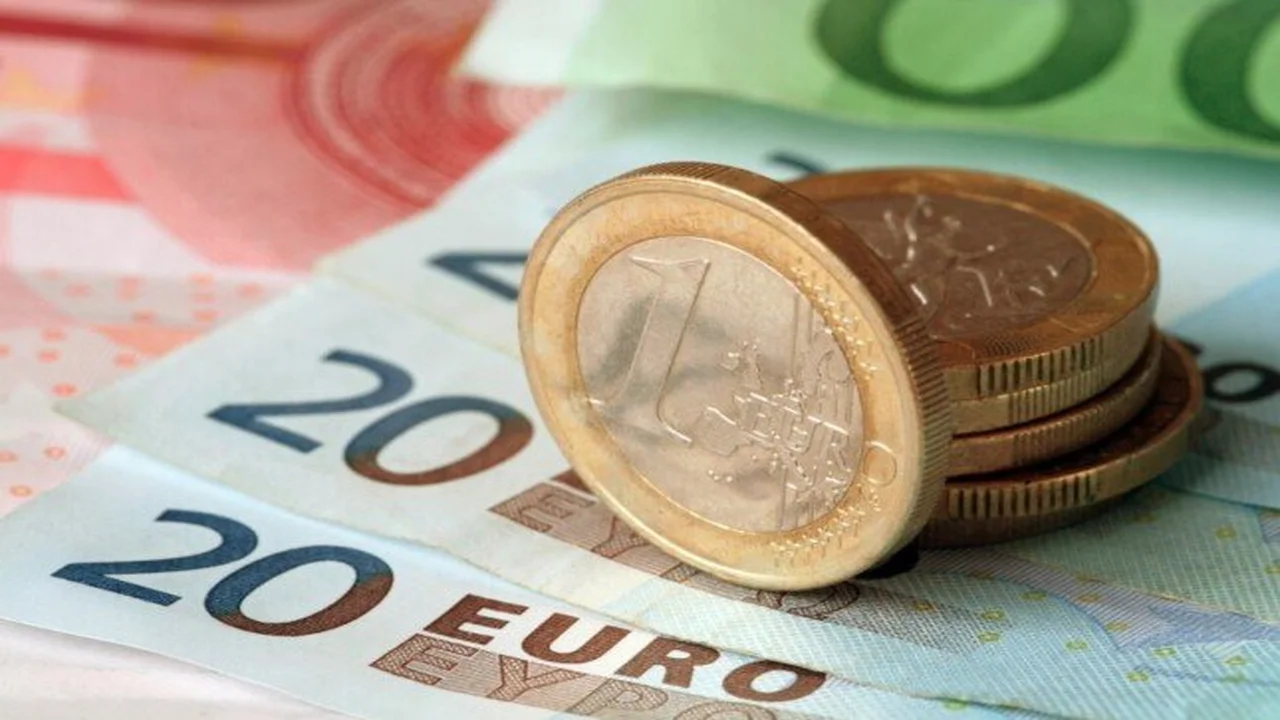 تحديثات الصرف.. سعر اليورو مقابل الجنيه داخل البنك الأهلي السبت 14 فبراير
